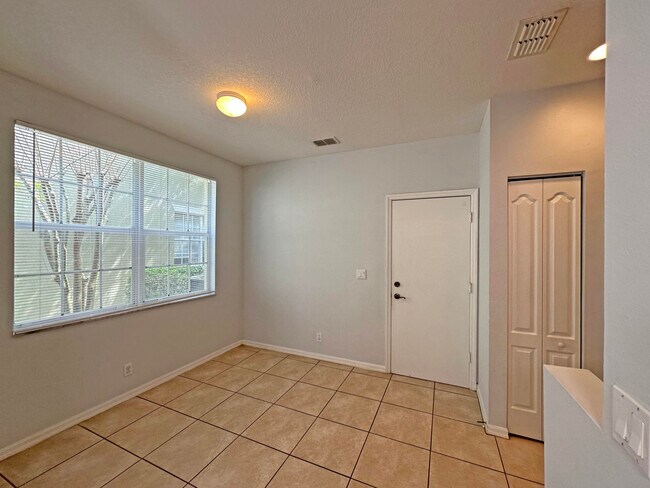 Building Photo - 2426 SE Union Park Dr