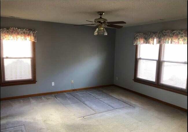 Building Photo - 28 Holloway Dr