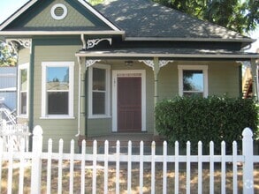 Building Photo - 131 Stewart St
