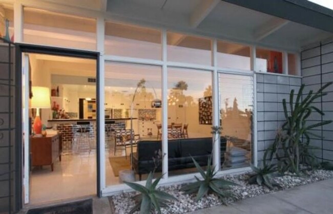 Foto del edificio - Desert Holly #14 - Complete with MCM Furni...