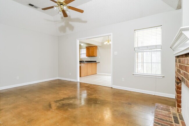Foto del edificio - 1181 Breezy Oak Cove