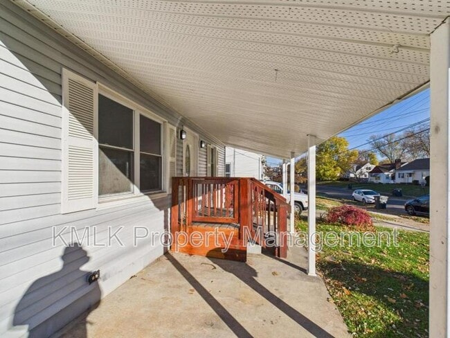 Building Photo - 2475 Ogden Ave