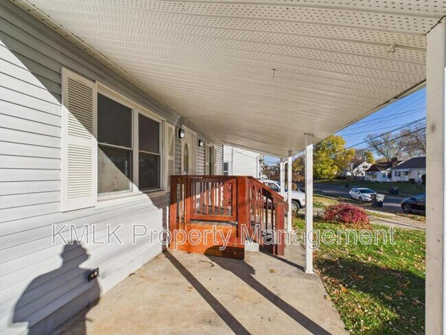 Foto del edificio - 2475 Ogden Ave