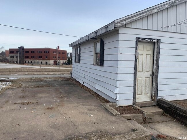 Building Photo - 1213 E Moneta Ave