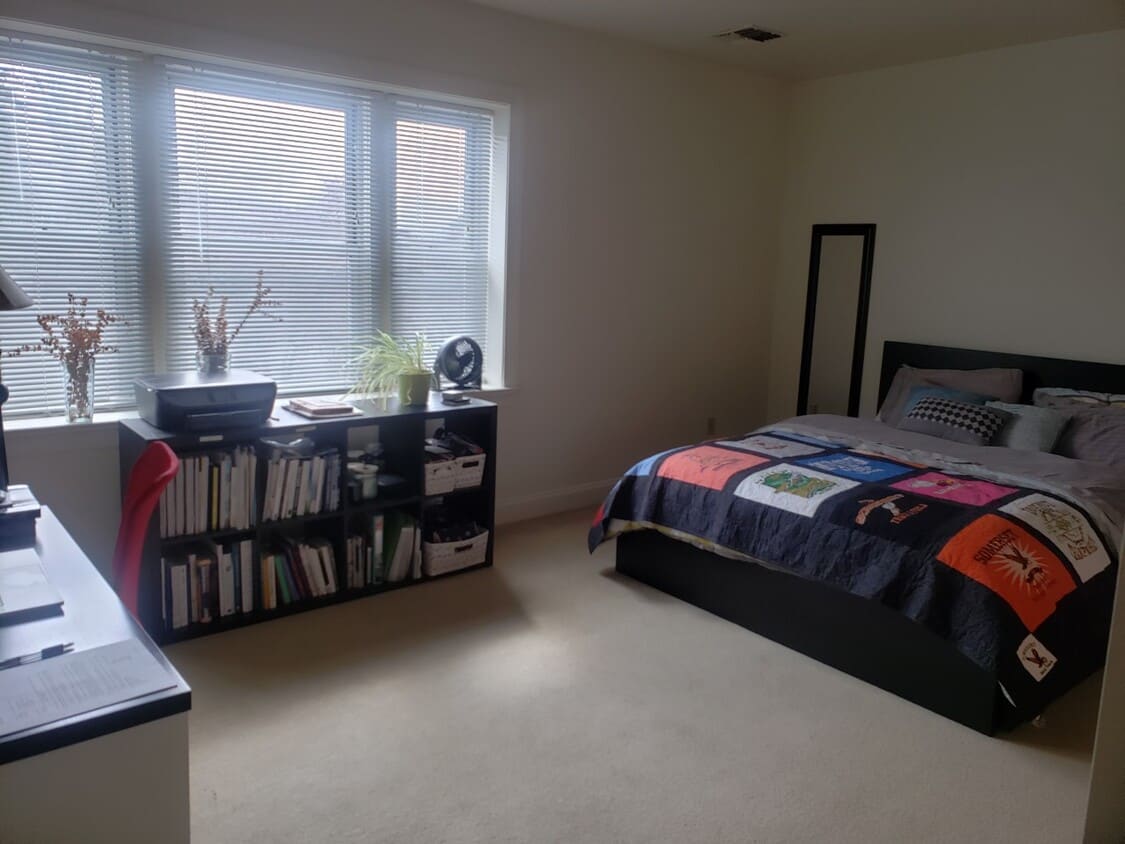 SUNNY LARGE BEDROOM - 401 Berkley Rd