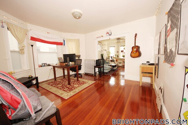 Foto del edificio - 29 Justin Rd