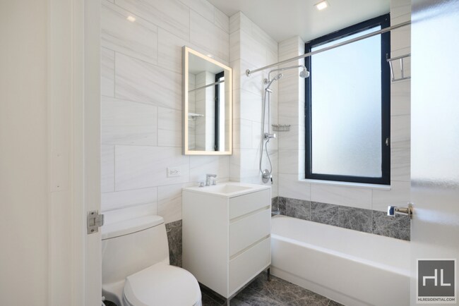 Foto del edificio - WEST 59 STREET 2BED 2.5BATH