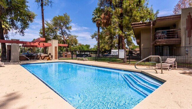 Hermosa piscina - 5035 N 10th Pl