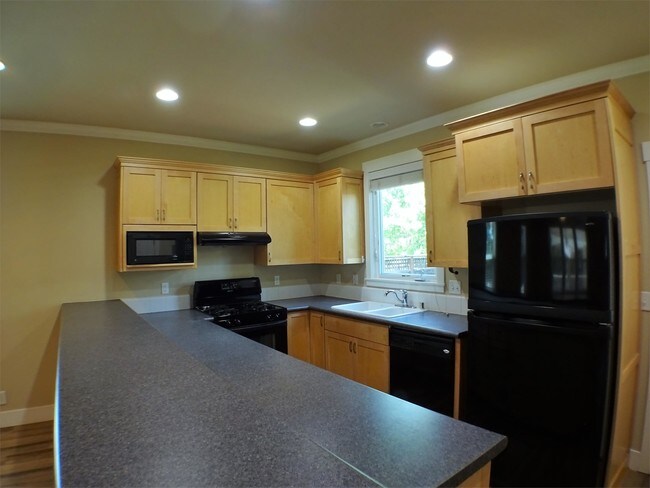 Building Photo - 2421 England St