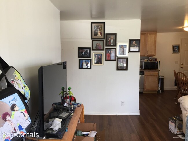 Building Photo - 3 br, 1.5 bath House - 3065 Denton Avenue