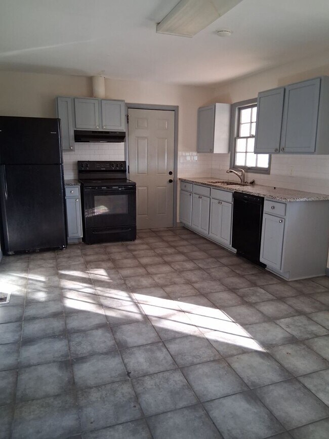 Building Photo - Center Point/Birmingham