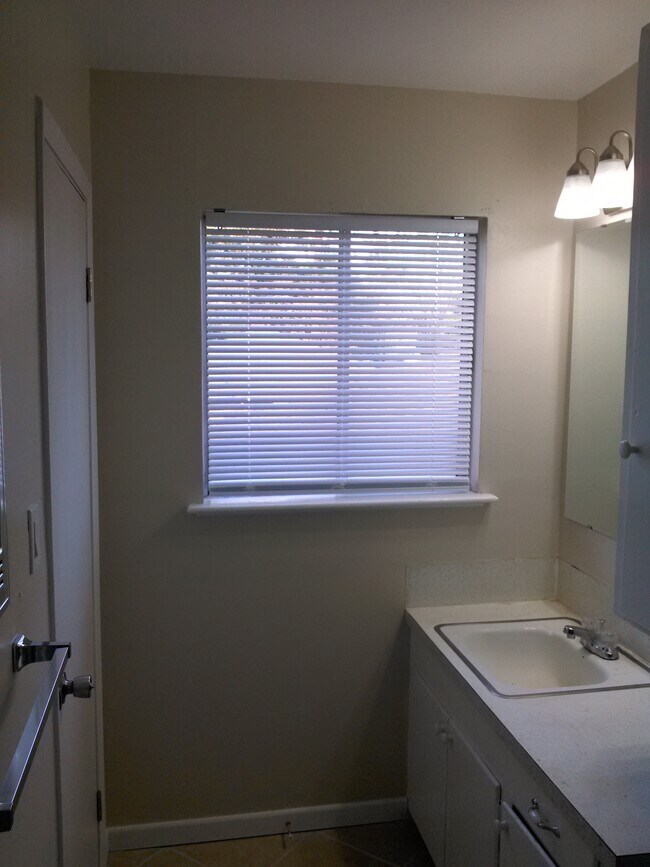 Baño - 6426 Hansen Blvd