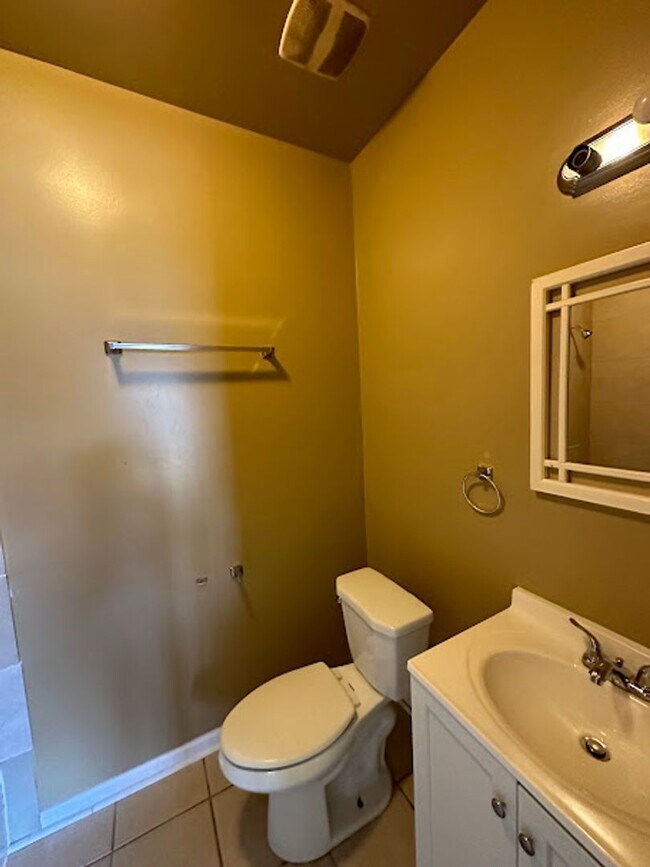 Building Photo - 1516 S Komensky Ave, Chicago, IL 60623