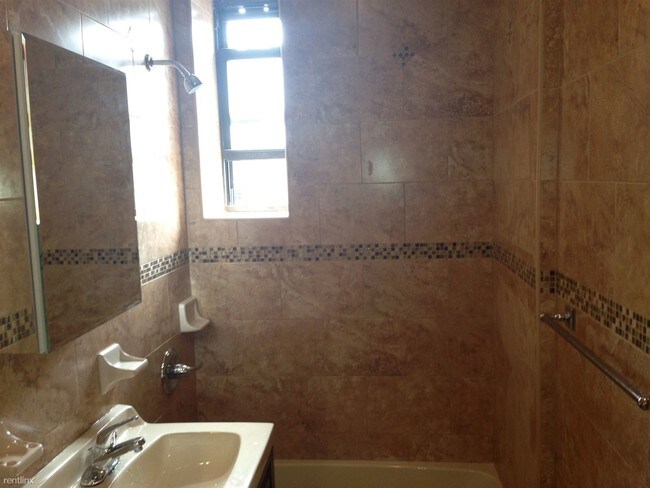 Foto del edificio - 6354 Fresh Pond Rd