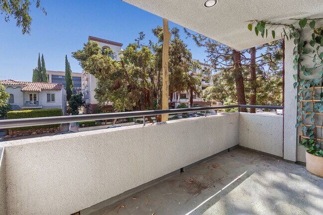Large balcony facing quiet street - 200 N Swall Dr