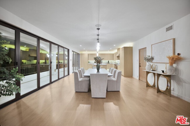 Foto del edificio - 7212 Mulholland Dr