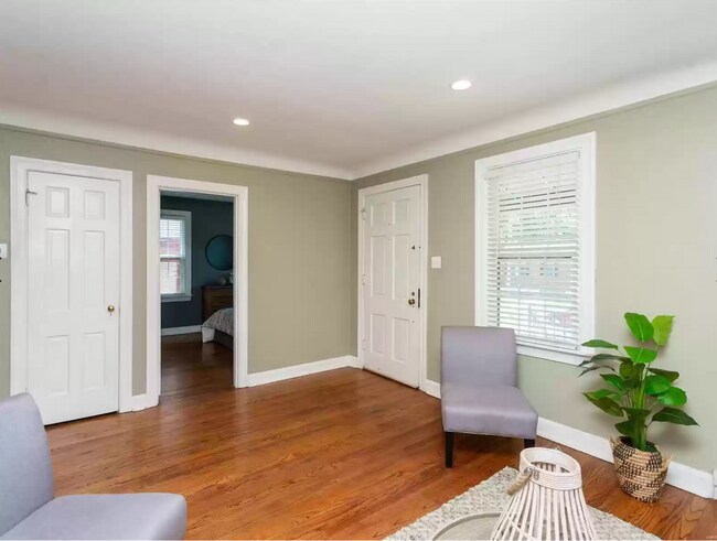 Foto del edificio - 8739 White Ave