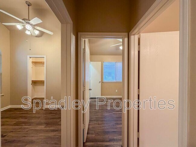 Foto del edificio - 8407 Skyview Rd