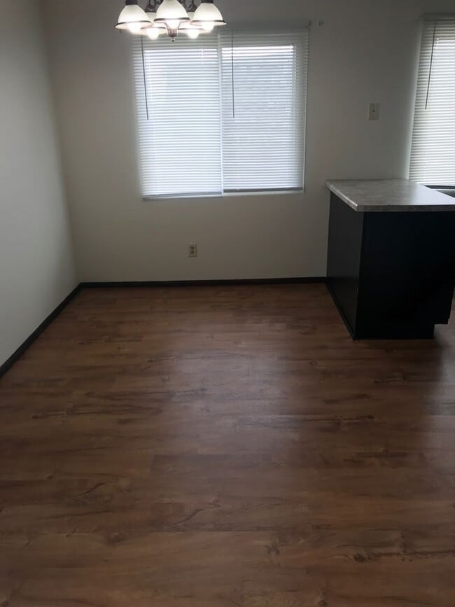 Foto del edificio - 742 Fairwood Dr