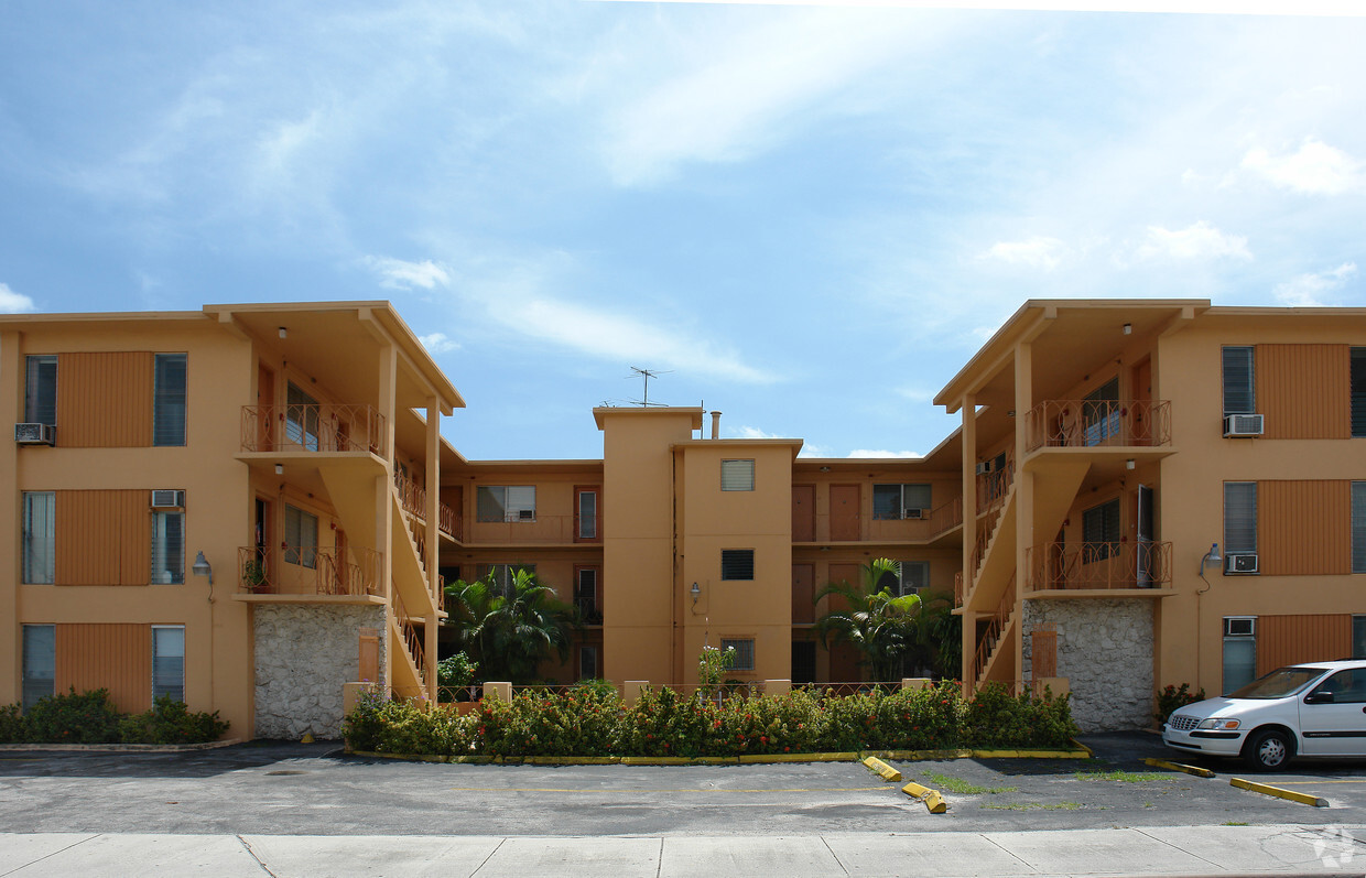 Building Photo - 6300 W Flagler St