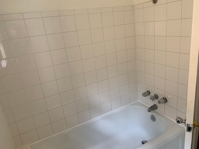Foto del edificio - 1383 Midvale Ave