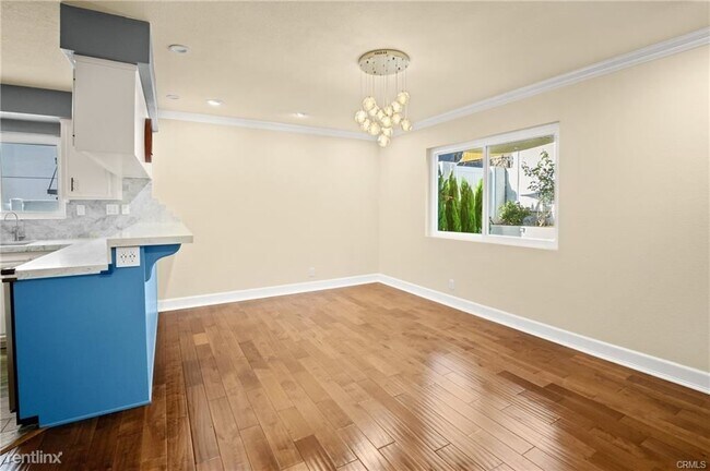 Building Photo - 3 br, 3 bath Townhome - 714 N Juanita Ave # B