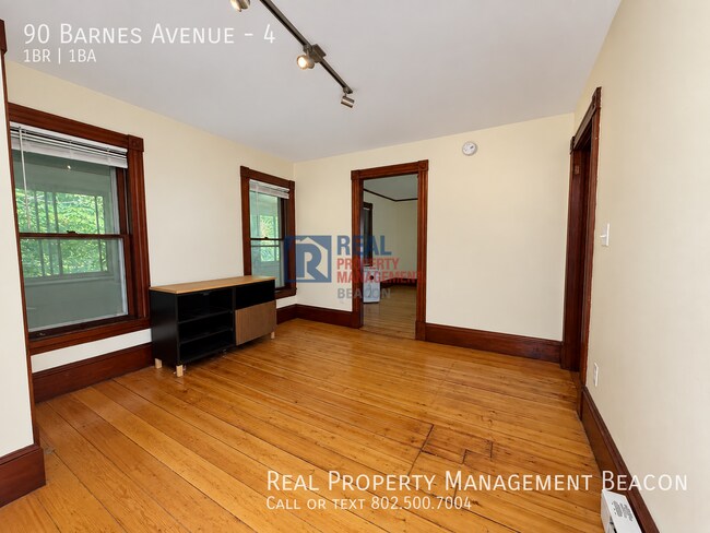 Foto del edificio - 90 Barnes Ave