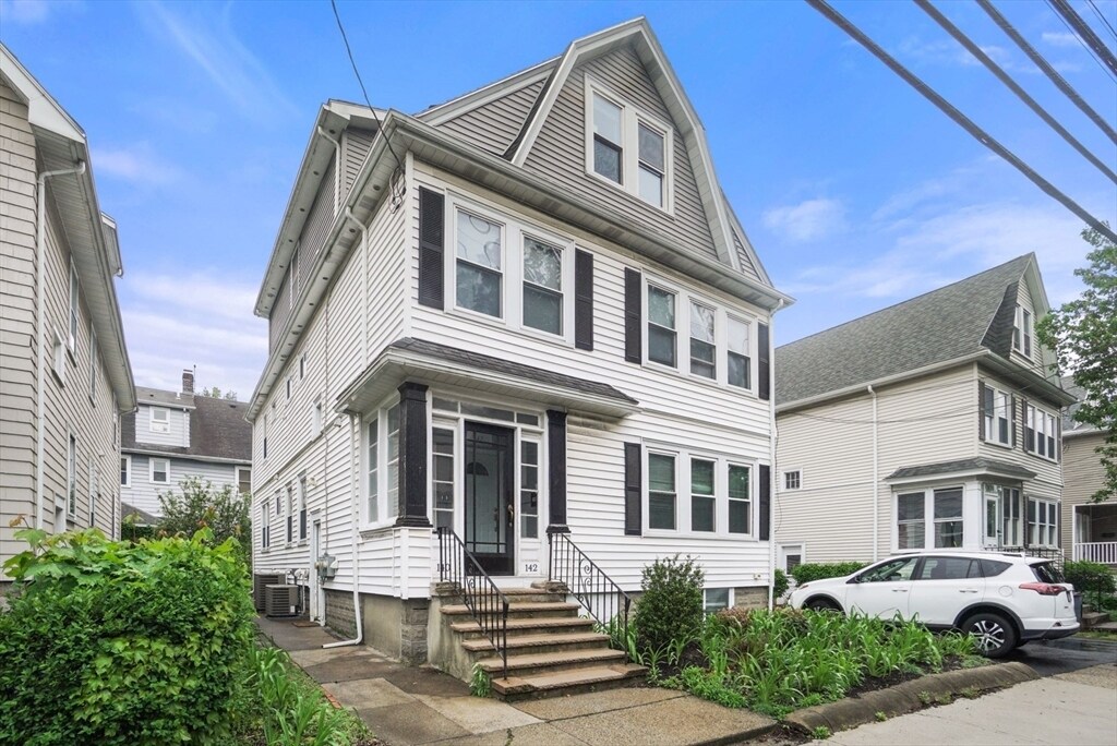 Primary Photo - 140-142-142 Warren St