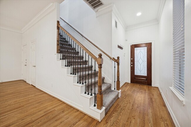 Foto del edificio - 3313 New Garden View Ln