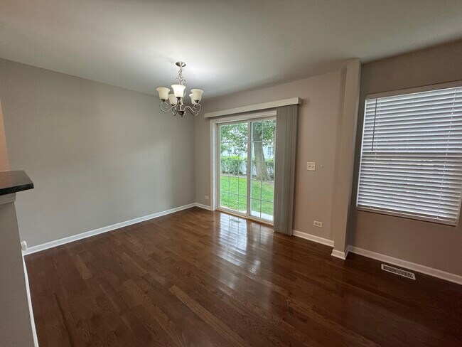 Foto del edificio - 2399 Stoughton Cir