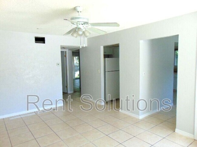 Building Photo - 217 Debby Ct