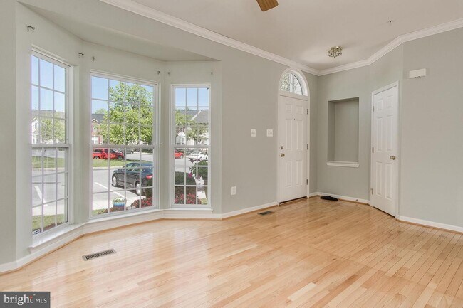 Foto del edificio - 6645 McGrath Pl