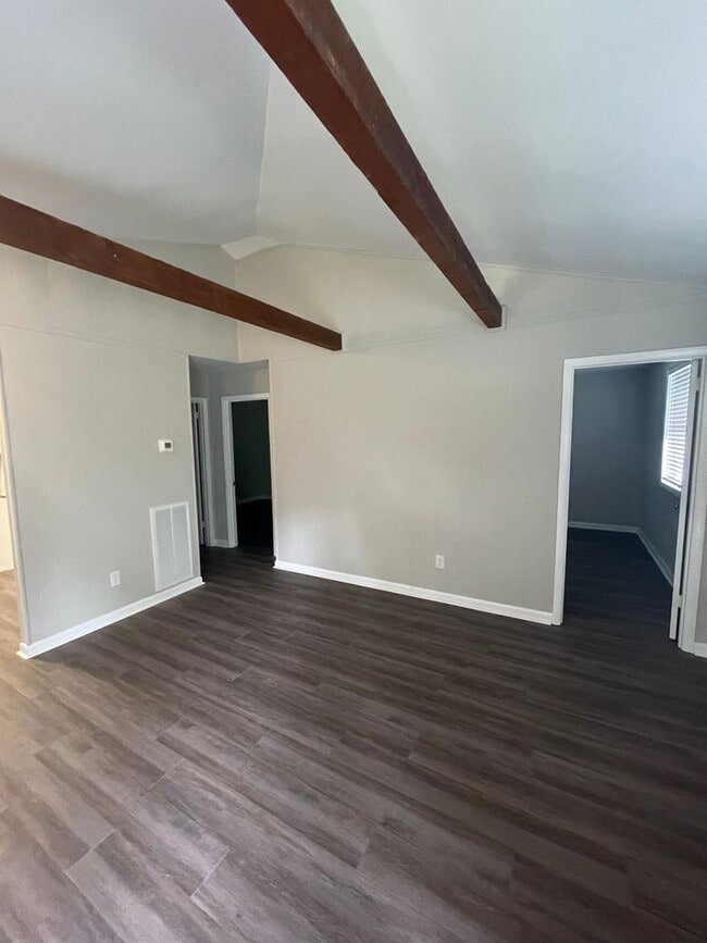 Building Photo - Sylvan Park!