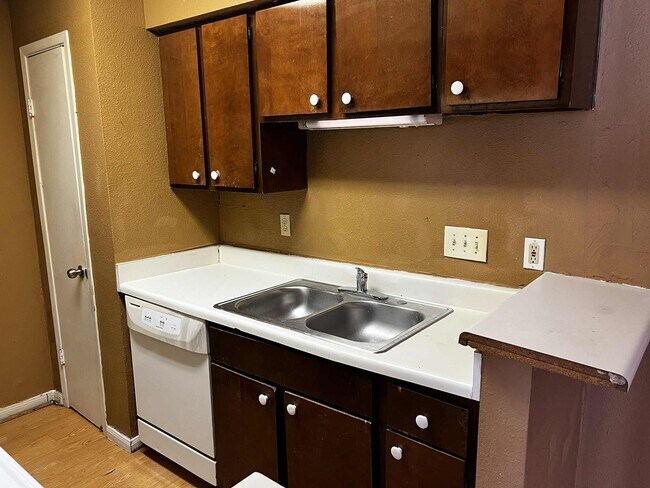 Foto del edificio - 2100 Wilcrest Dr