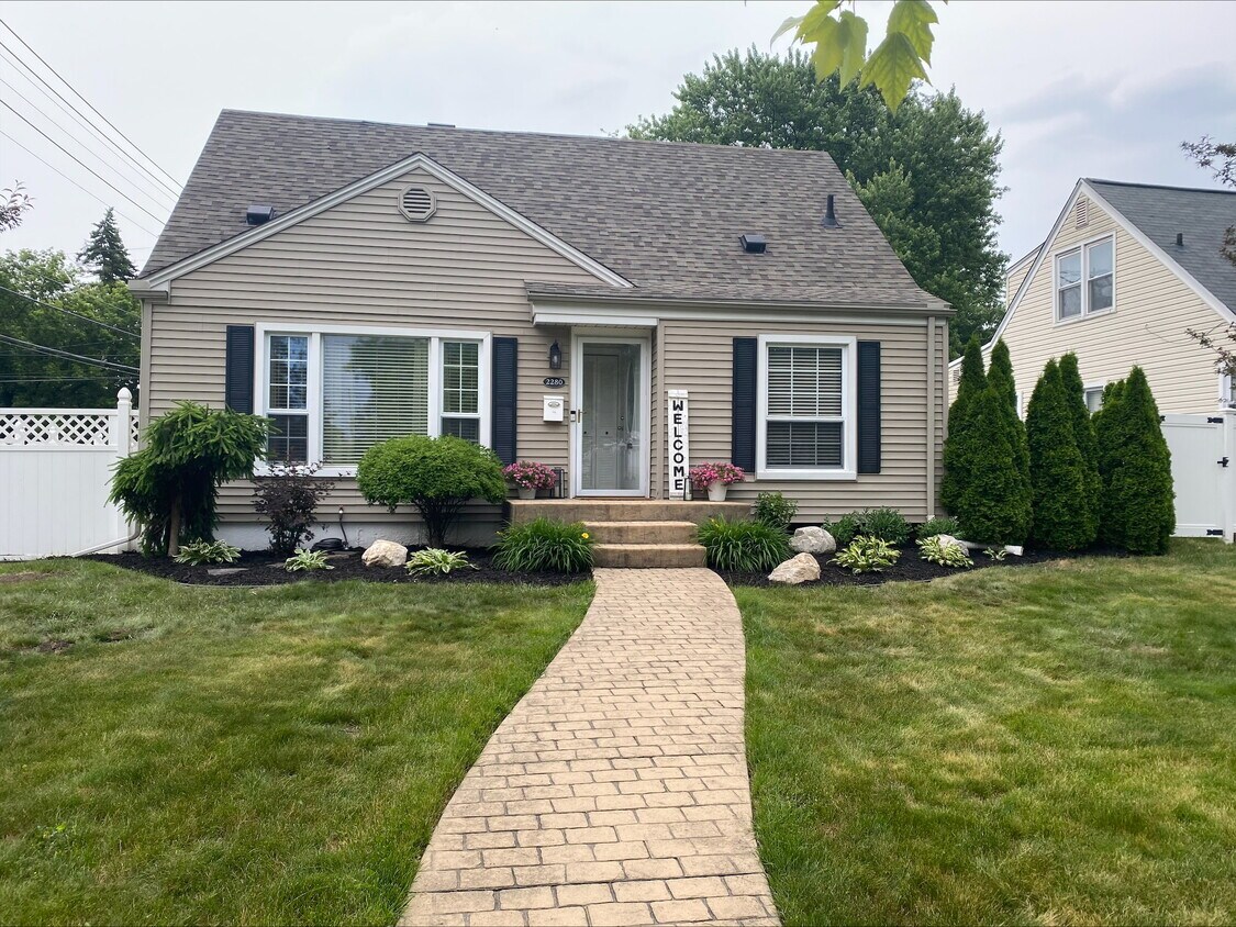 Primary Photo - 2280 Thomas Ave