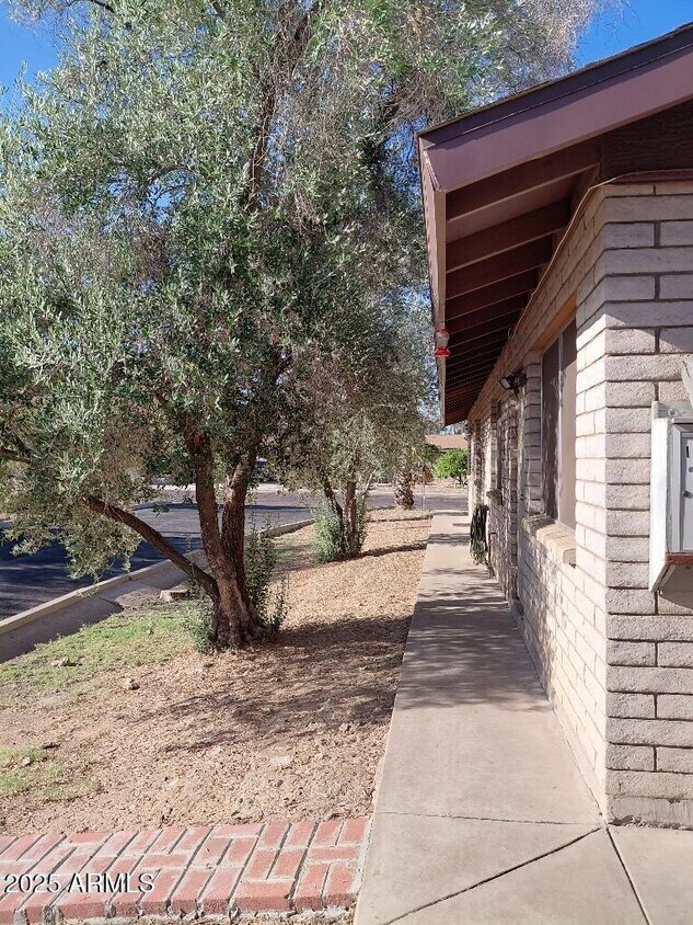 Foto principal - 1410 E Mountain View Rd