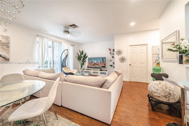 Foto del edificio - 8972 NW 54th St