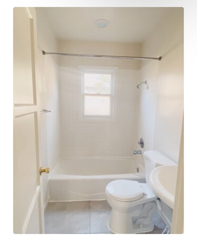 Bathroom - 636 W Queen St