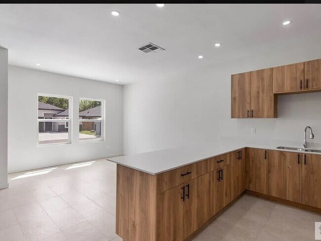 Building Photo - Brand New 3 Bedroom Duplex in Brownsville