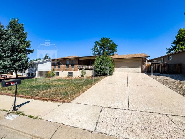 Photo - Large Main Level Living House