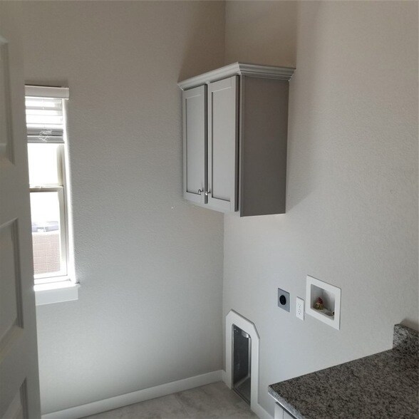 Building Photo - 2359 W Houston St