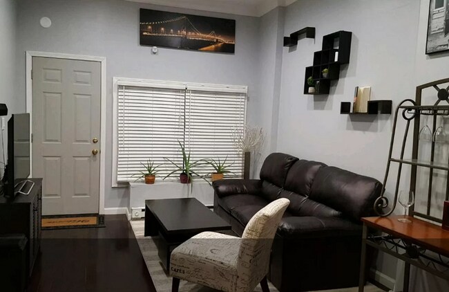 Foto del edificio - Luxurious 1-Bedroom Apartment in Mantua! A...