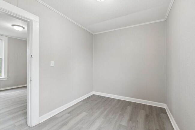 Building Photo - 336 Colburn St
