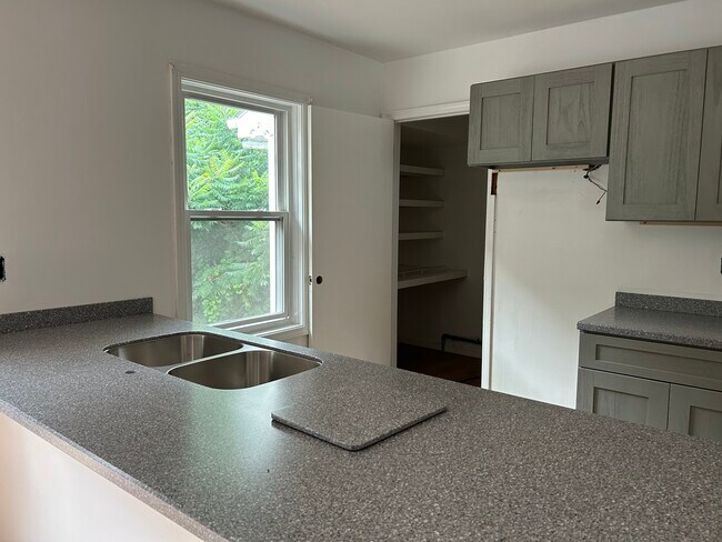 Foto del edificio - 38 Valley Ridge Rd