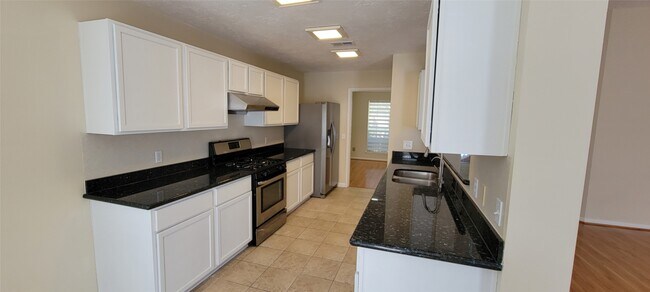 Building Photo - 16306 April Ridge Dr