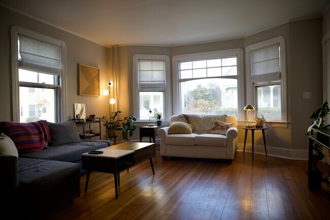 Foto del edificio - 4 Newport Ave
