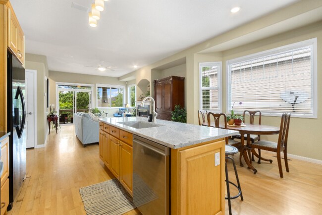 Foto del edificio - 4918 Valley Oak Dr