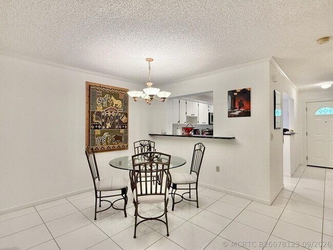Foto del edificio - 31 Stratford Ln W