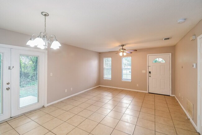 Foto del edificio - 5743 Kinkaid Rd