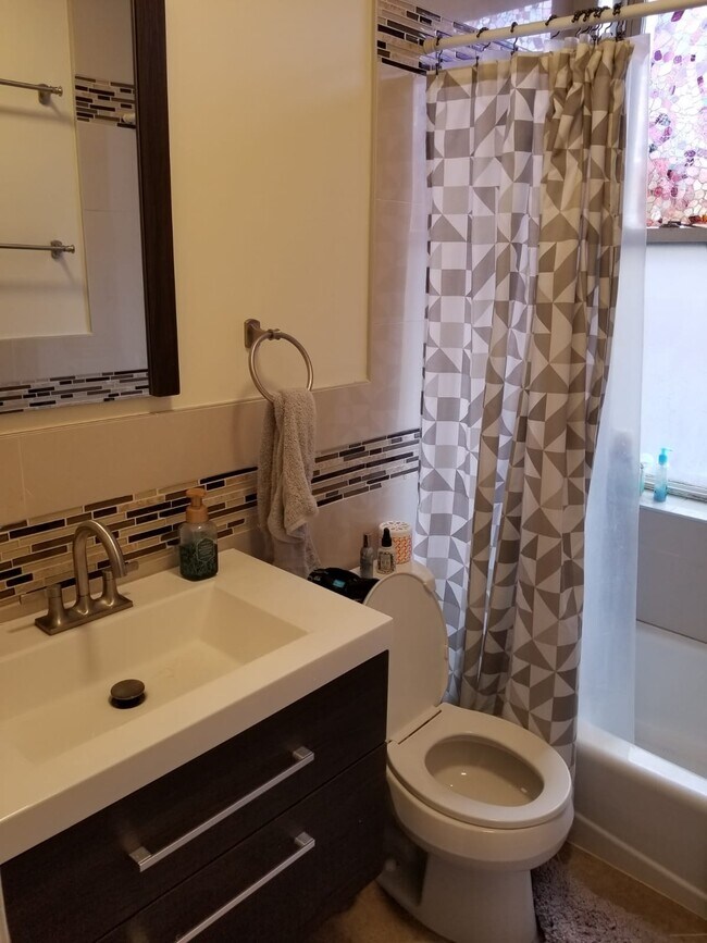 Building Photo - 601 Monroe St